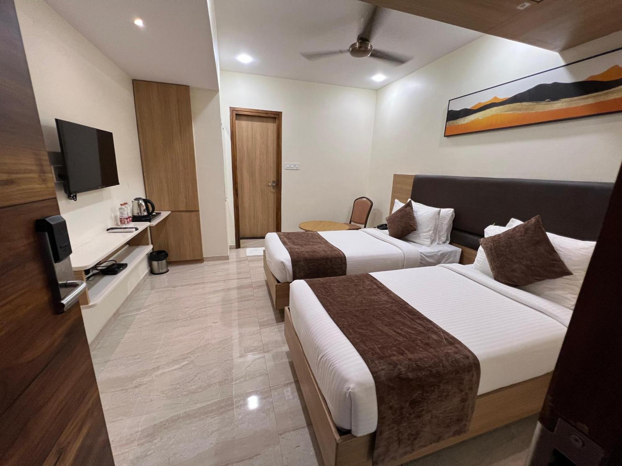 Hotel Touchwood Visákhapatnam Kültér fotó