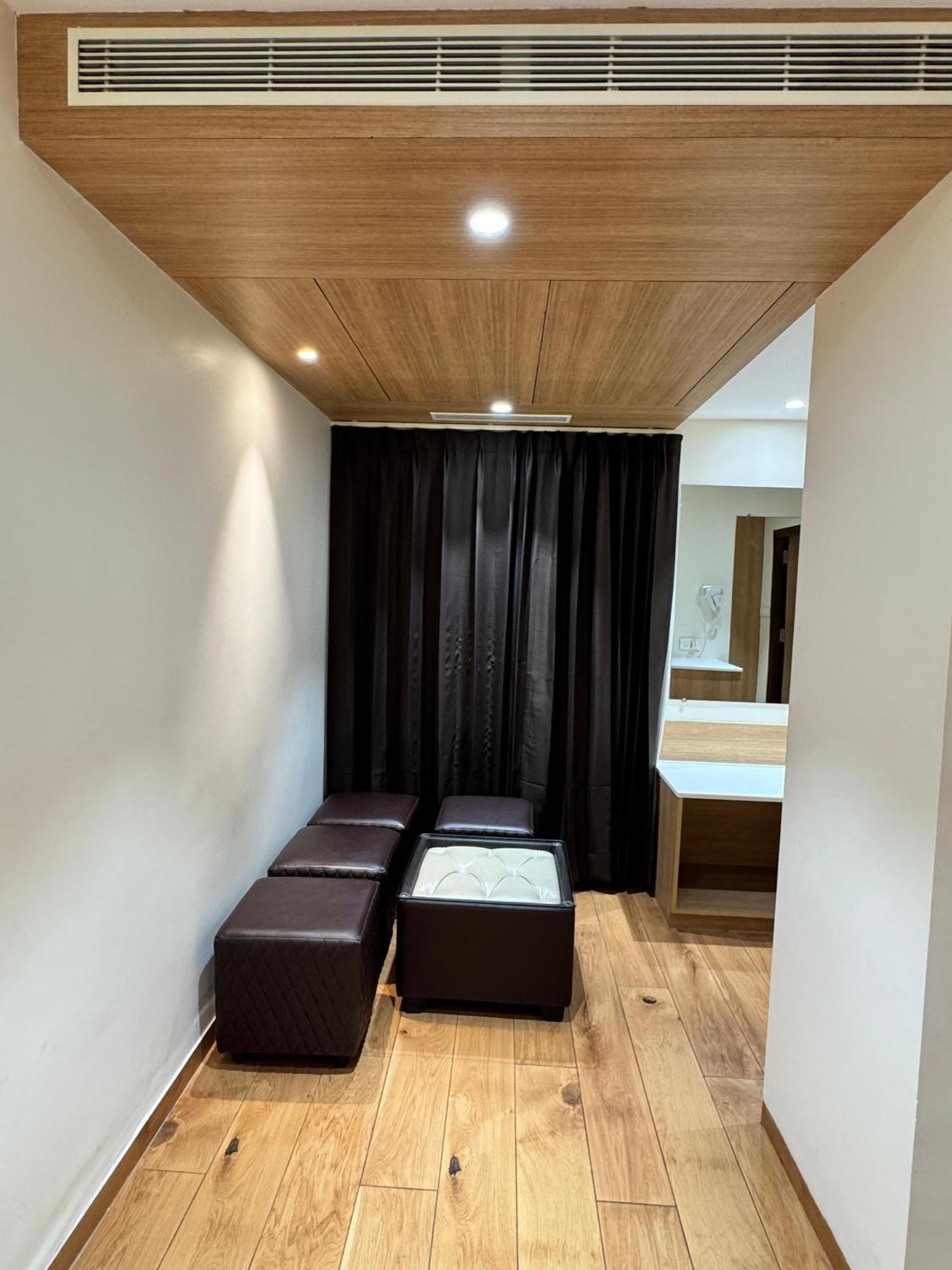 Hotel Touchwood Visákhapatnam Kültér fotó